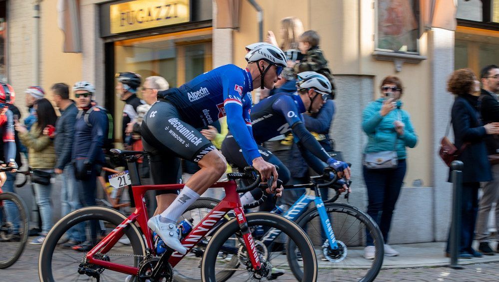 První z monumentů cyklistické sezony Milán-San Remo vyhrál Nizozemec Mathieu van der Poel