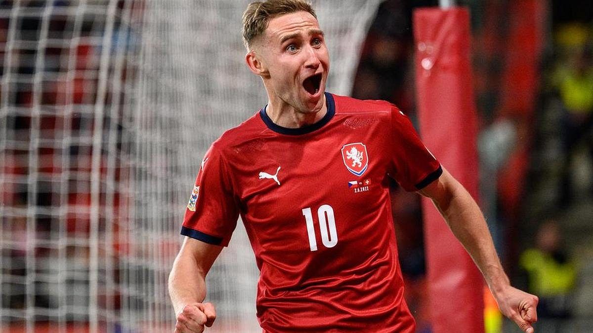 Poláků bych se nebál, říká bývalý reprezentační kanonýr Koller. Na hrotu čeká sparťana Kuchtu
