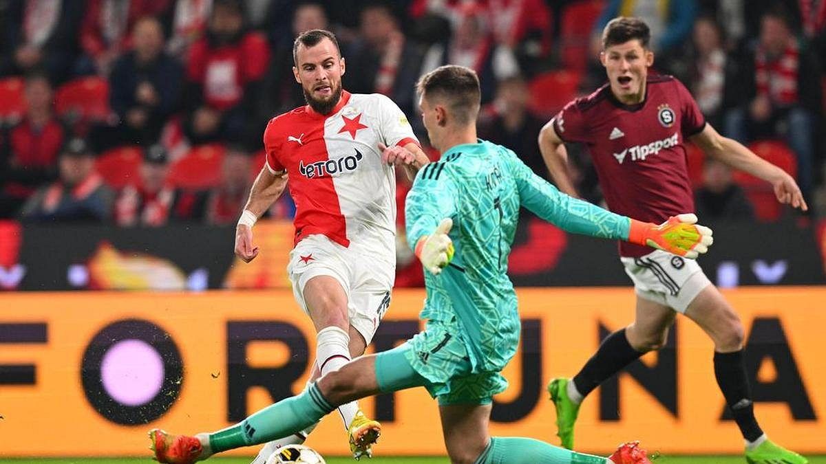 FOTBAL ONLINE: Velký den dvou derby, v Praze napoví v souboji o titul, pod Ještědem půjde o klid