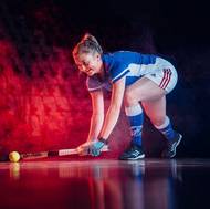 Pozemní hokejistky čeká ME, před startem šampionátu se Češky předvedly před objektivy fotografů. Na snímku pózuje Zuzana Semrádová.