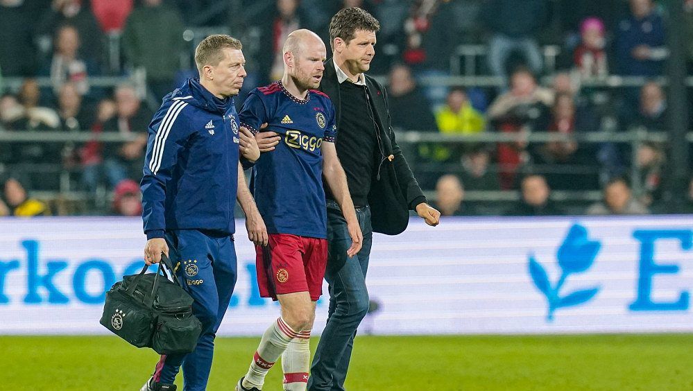 Nizozemský fotbalový svaz vyšetří incident, při němž fanoušek zranil hráče