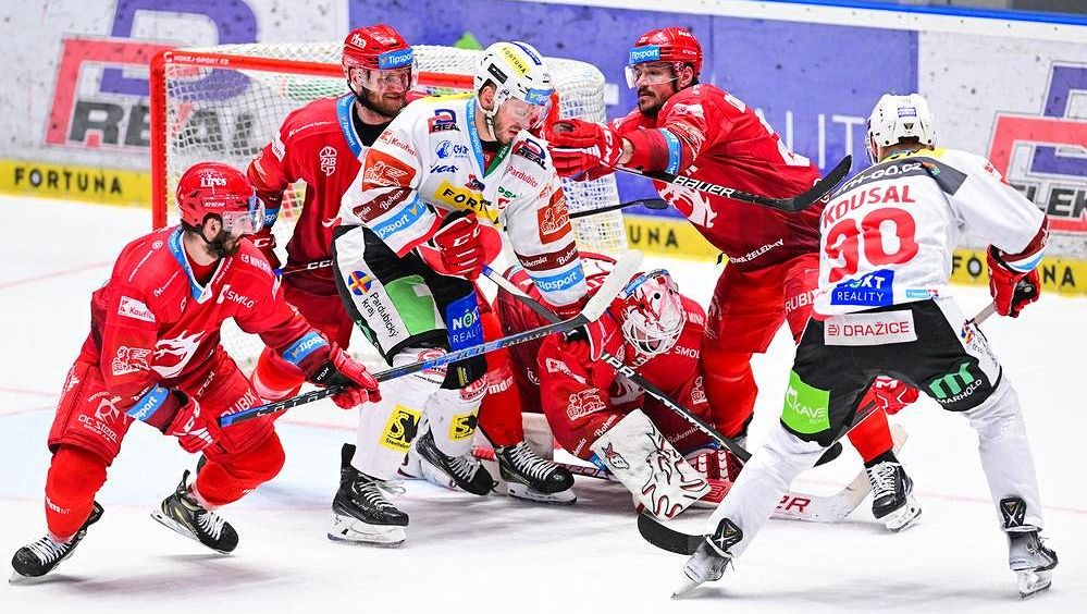Víme, že rozhodčí dělají chyby, připouští šéf sudích Pešina. Dynamo bylo třikrát poškozeno
