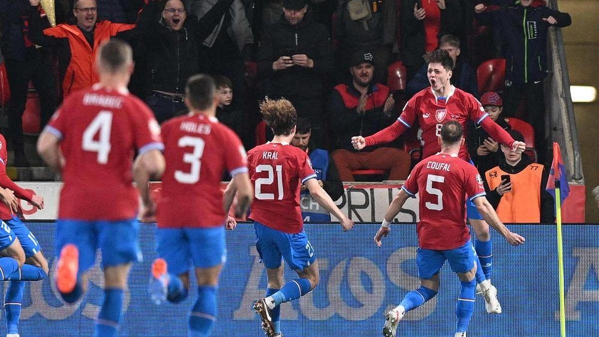 Kamarádi i rivalové s neutrální zónou v Brně. Teď vedle sebe Krejčí a Jurásek zářili v reprezentaci