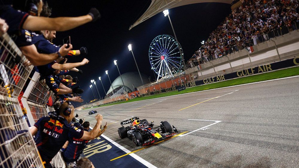 FIA bude trestat týmy formule 1 za pozávodní oslavy na ochranném plotě