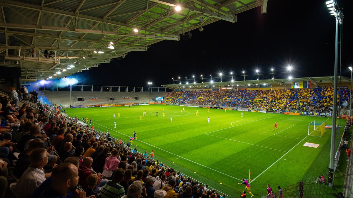 Vydatné deště ohrožují fotbal i na Slovensku, ligové kolo se ale odkládat nebude