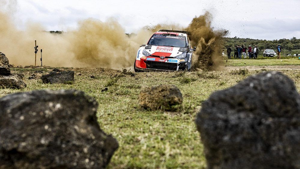 Ogier vede Safari rallye i po druhé etapě, Rovanperä ztrácí 17 sekund