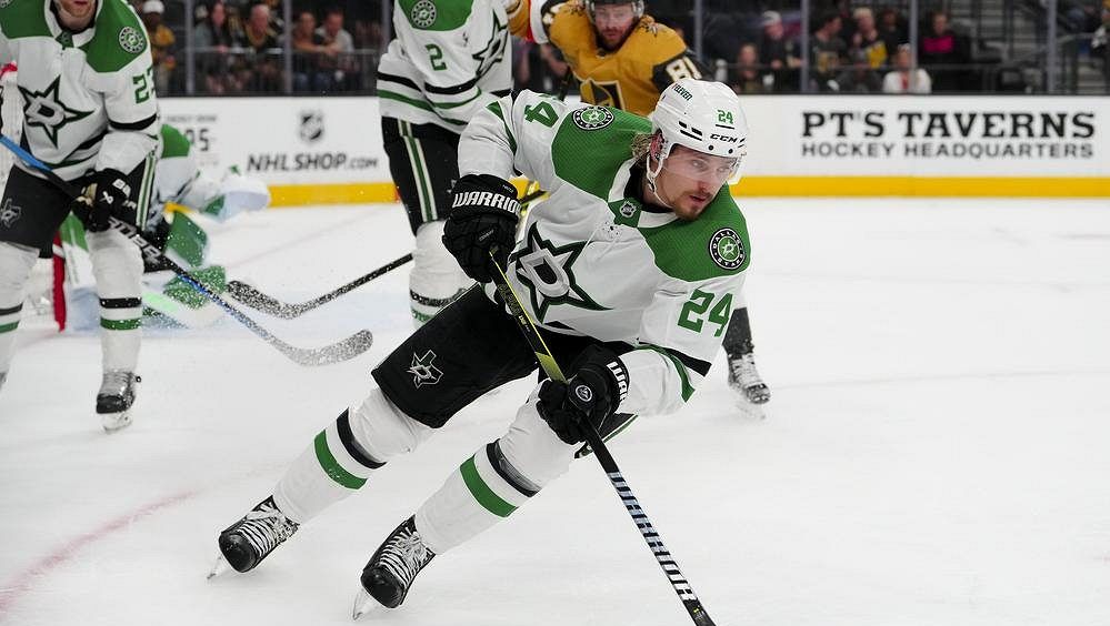 Hintz vede produktivitu play off NHL o tři body před Matthewem Tkachukem