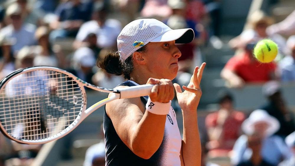 Roland Garros |  Šwiateková – Liuová 6:4, 6:0, Šwiateková feide amerikaneren og er i tredje runde av Roland-Garros, Ruud feirer også