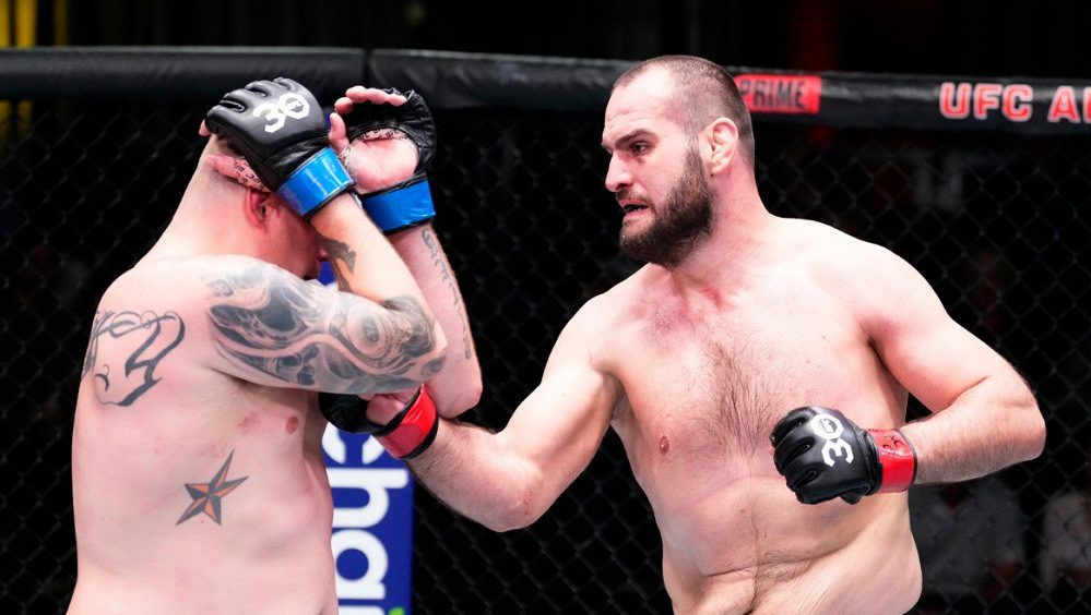 Slovensko slaví! Těžká váha vybojovala v UFC další výhru, mezi elitou je stále neporažena