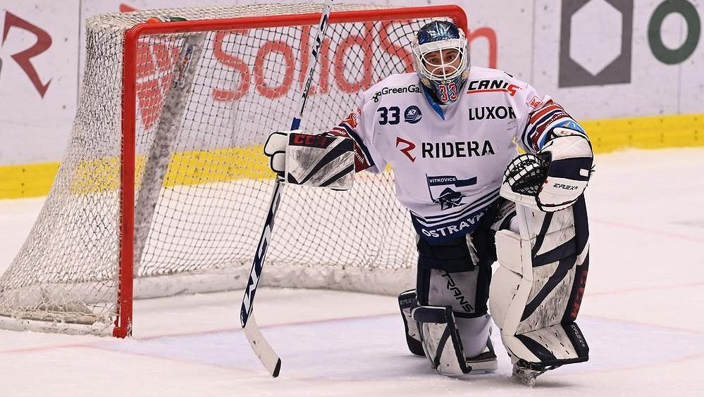 Pros... jsme první třetinu, říkal vítkovický Holaň. Impulsem byla výměna brankáře