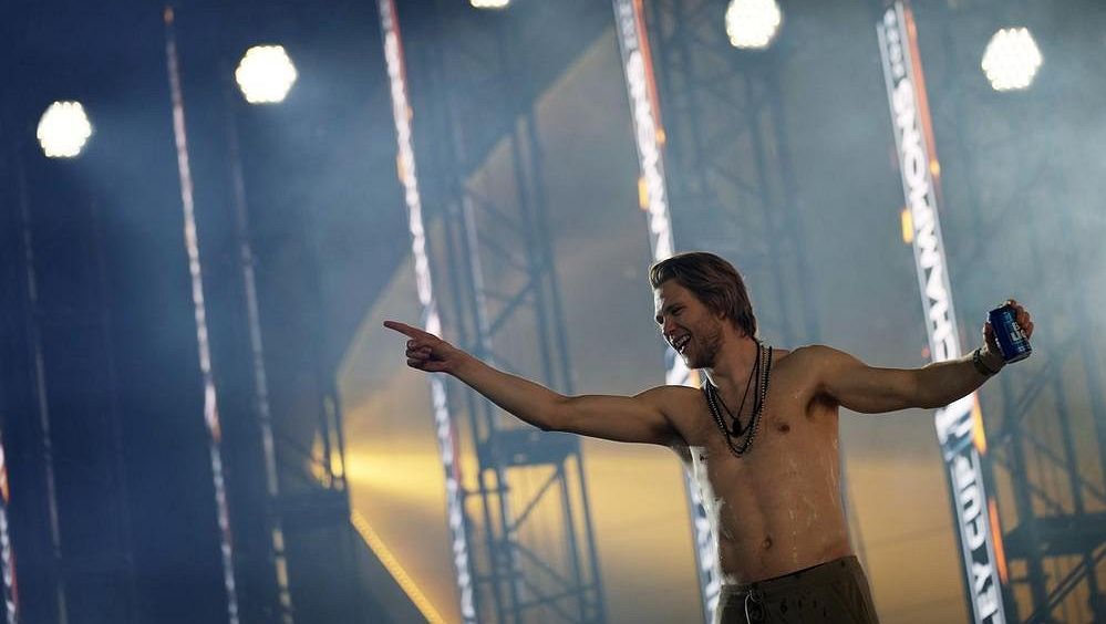 Ve Vegas se paří. Karlssonovi museli sebrat mikrofon, přišla i nabídka z nevěstince