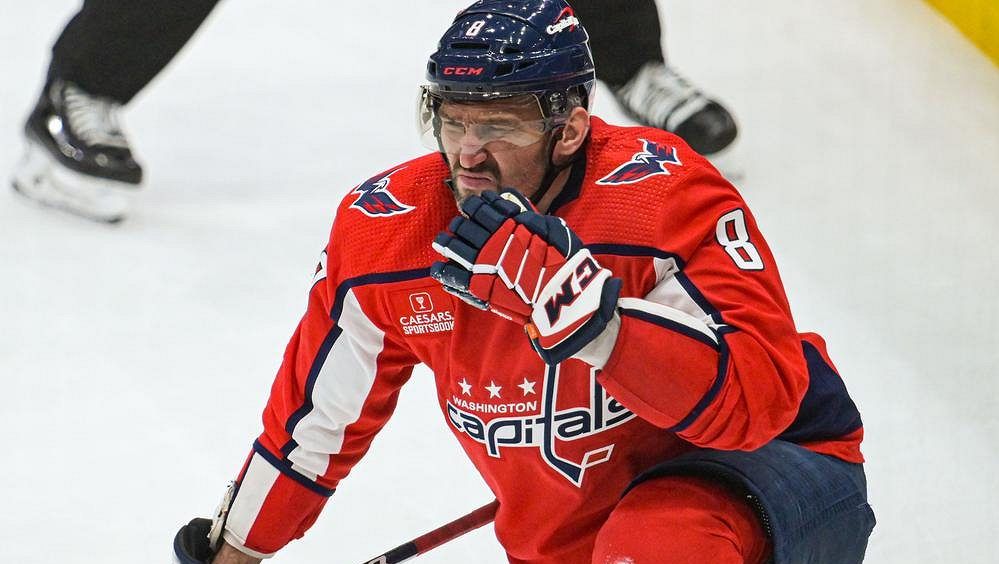 Osekávání, ironický potlesk sudím. Ovečkin to moc nevydýchal, Washington letos play off mine
