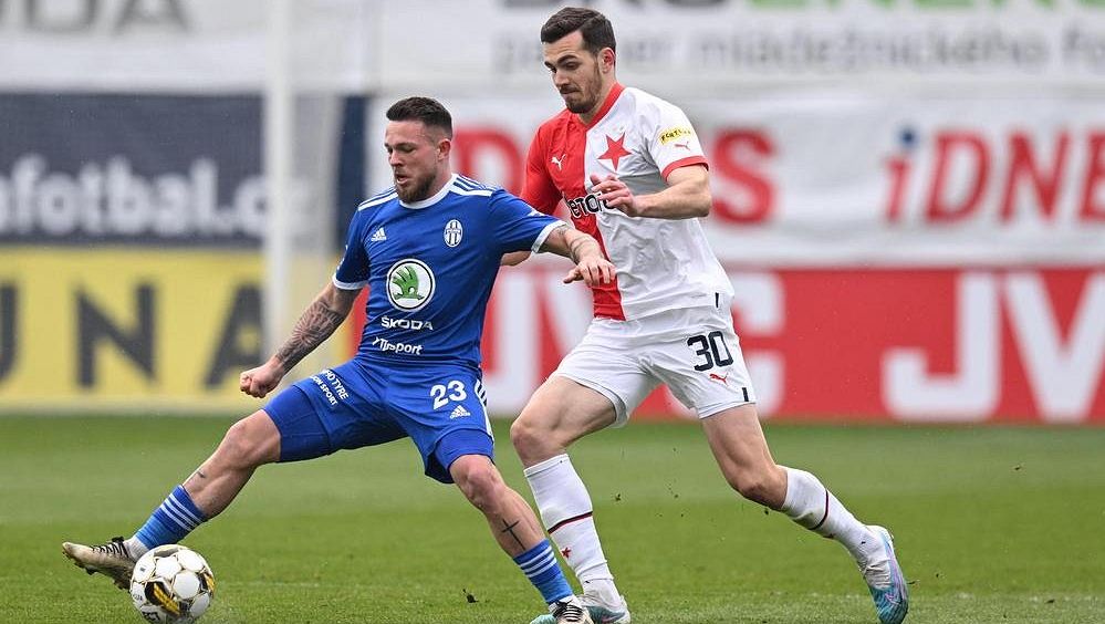 Kolář není tak pružný, tak mu to obalím na zadní. Kušej parádní ranou obstaral Boleslavi bod v souboji se Slavií