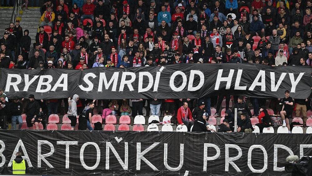 Prodej to! Fanouškům v Brně došla trpělivost s vedením. Korunu všemu nasadil Řezníček