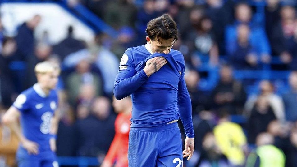 Dusno v Chelsea. Majitel vletěl do kabiny! Spustil bouři a tvrdě se pustil do hvězdy