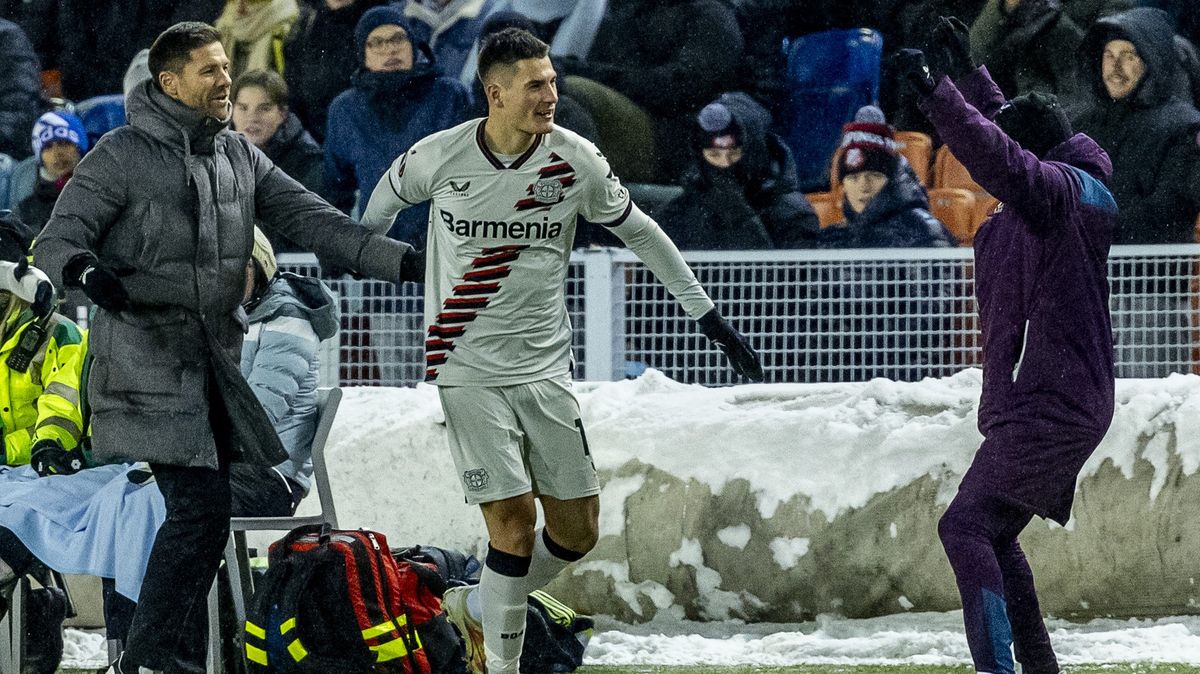 Uzdravený Schick slavil gól s doktory. Krásný moment, řekl trenér Leverkusenu