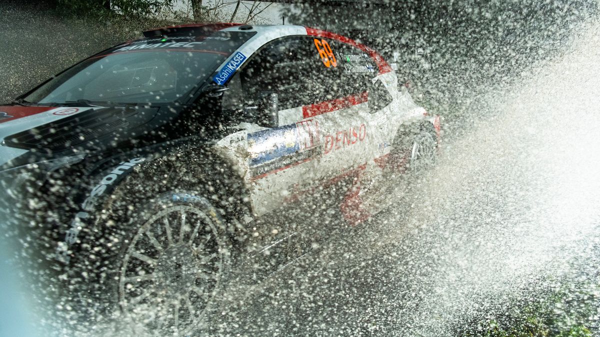 Středoevropskou rallye zatím vede Rovanperä, Ogier v dešti ztratil motivaci