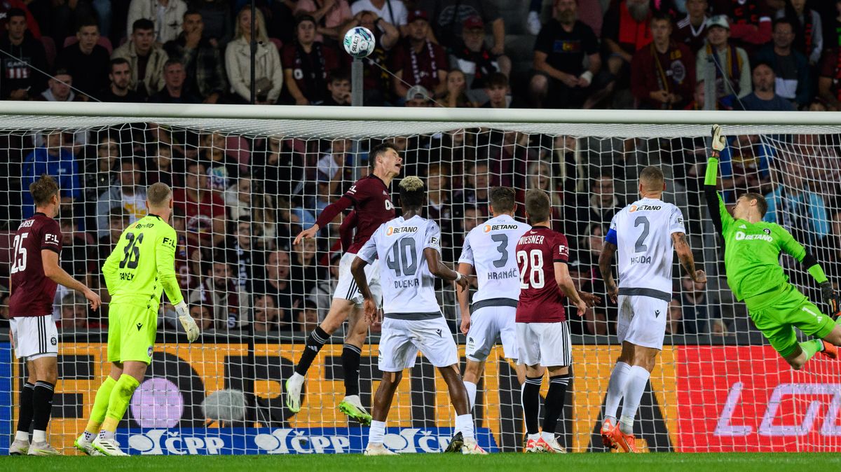 Spasitel Vitík! Objevil se tam až neuvěřitelně, Sparta měla štěstí, litoval Chorý