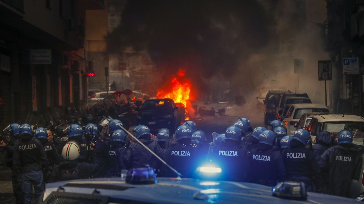 Nepokoje v Neapoli před utkáním Ligy mistrů. Policie zabránila pouliční válce