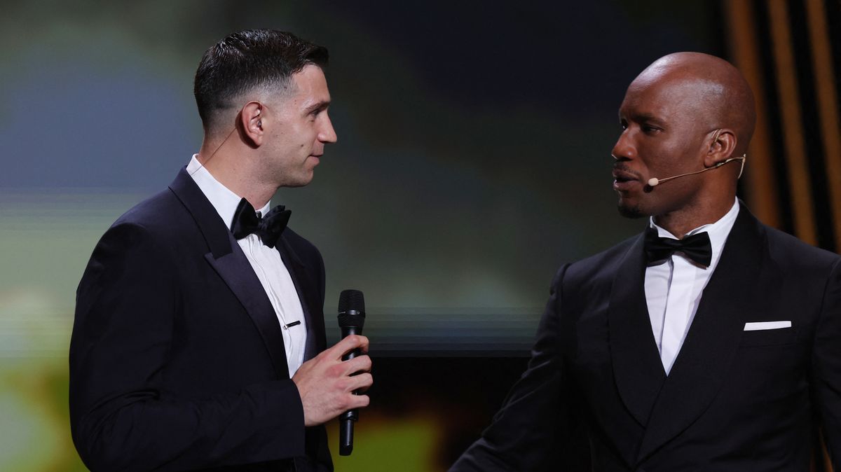 Momenty Zlatého míče: Vypískaný gólman, Drogba moderátor i málem plačící Mbappé