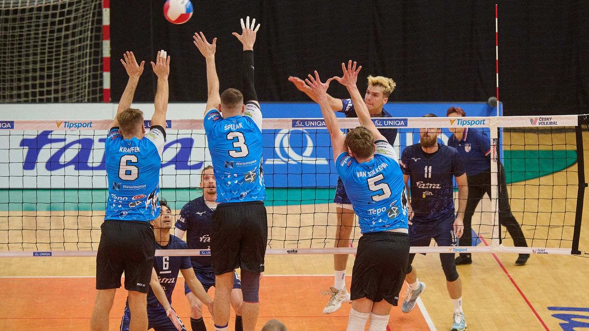 Kladenští volejbalisté vyhráli 3:0 a udrželi první místo, uspěli i Lvi