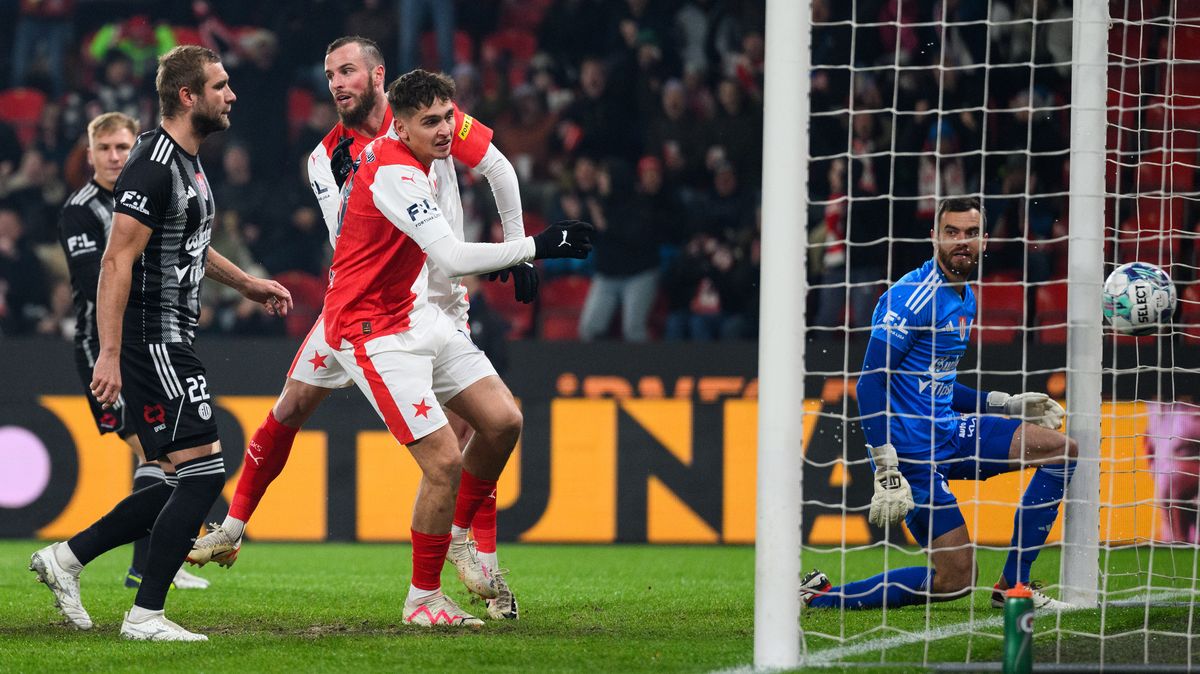Slavia v lize poprvé udeřila přímo ze standardek. Kdyby nás vybagovala, povzdechl si soupeř
