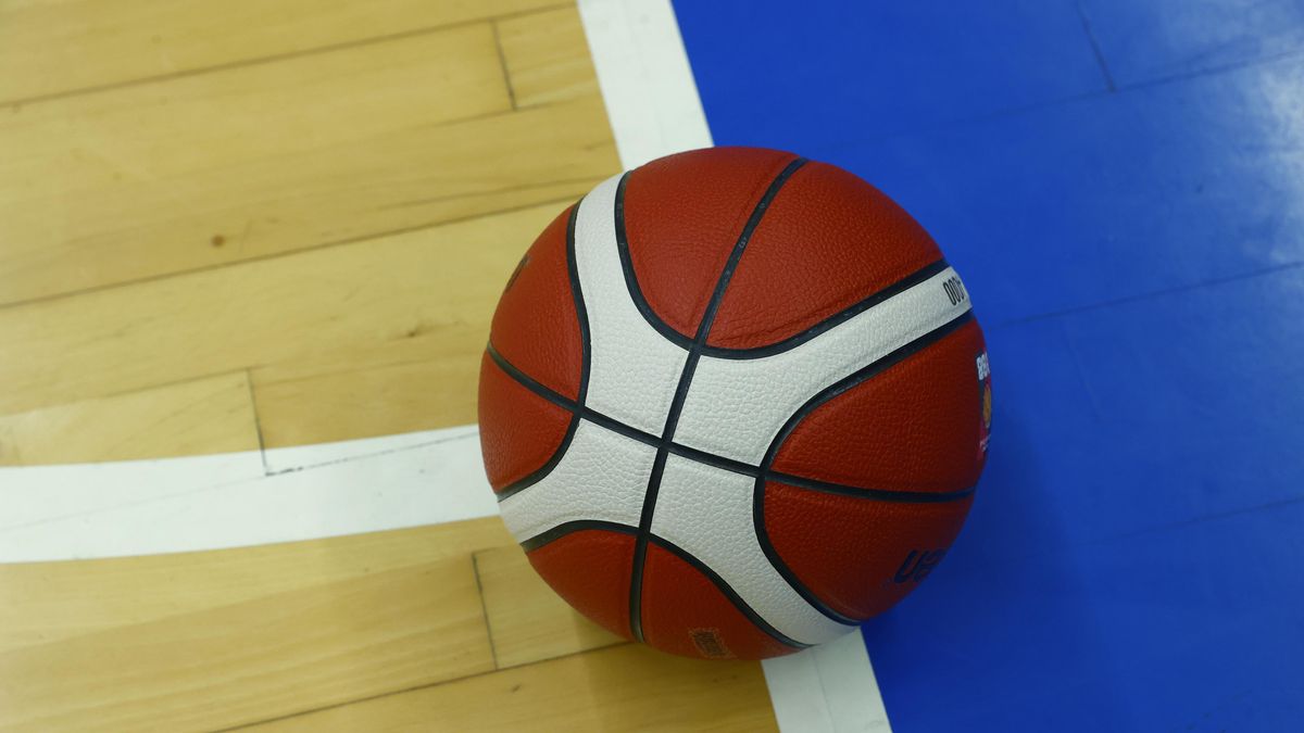 Trenér Staněk povede basketbalisty Slavie i v příští sezoně
