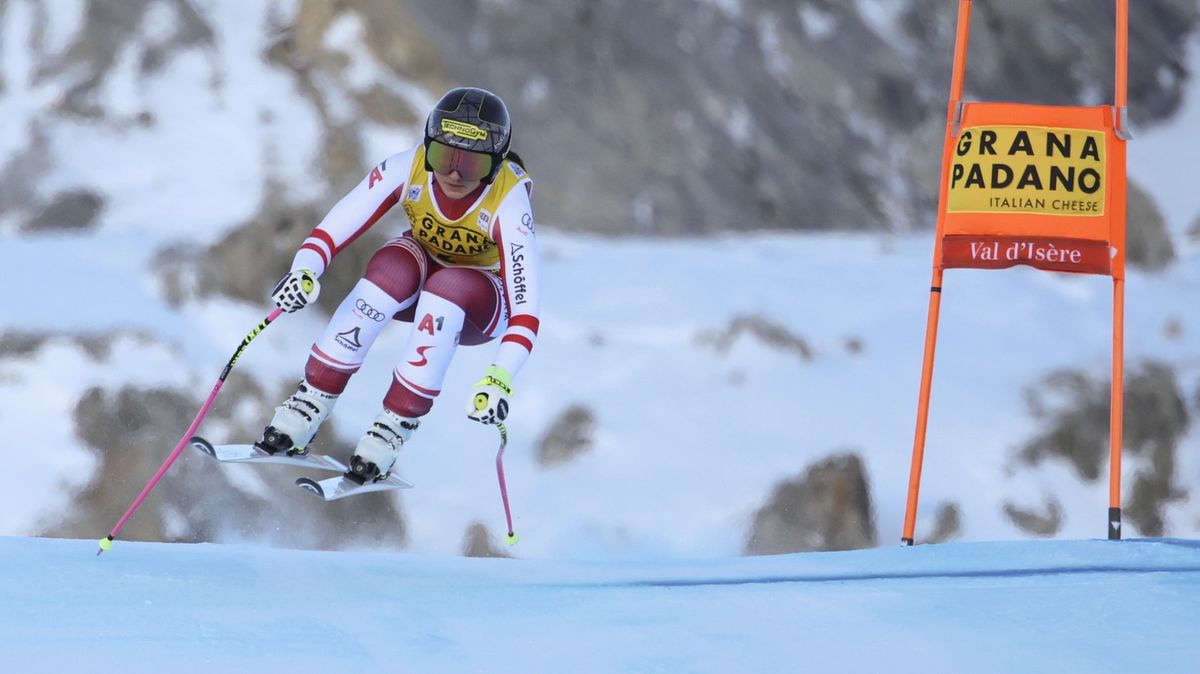 Sjezd v Cortině bez Ledecké vyhrála Venierová, Shiffrinová měla těžký pád