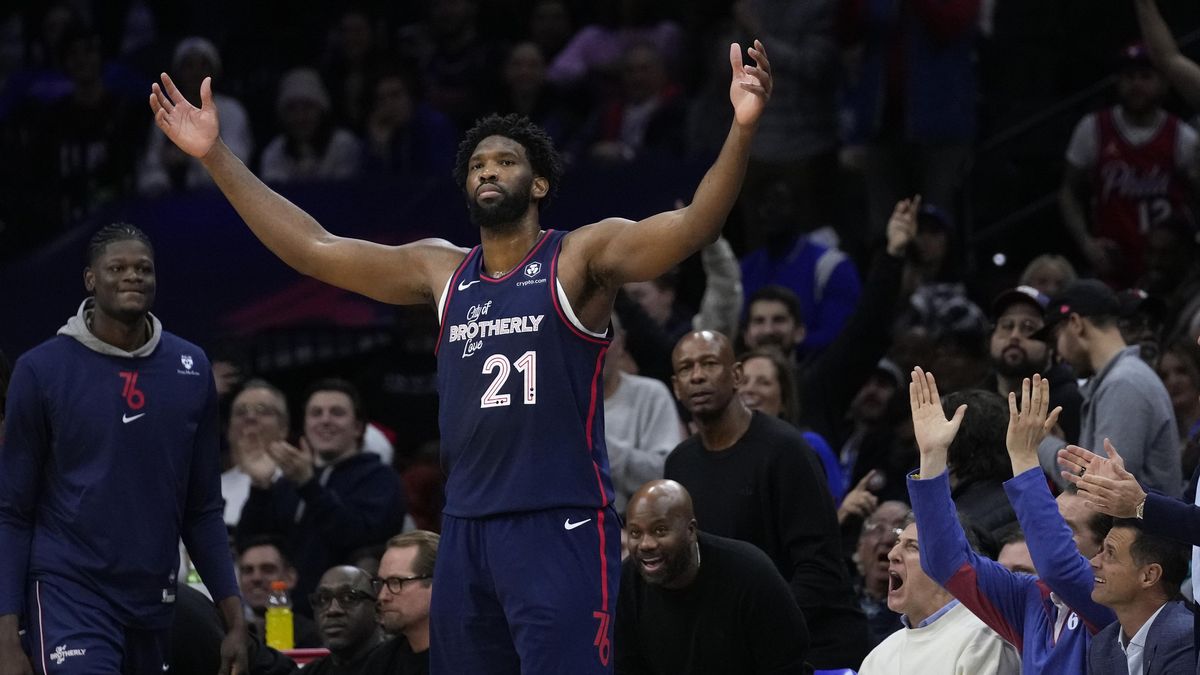 Embiid 51 body řídil výhru nad Minnesotou, kterou v čele NBA vystřídal Boston
