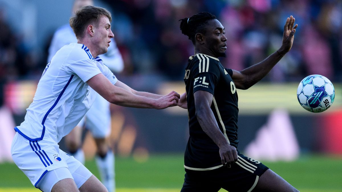 Oslav v Ronaldově stylu na Letné přibývá. Sparťanský tank vzbudil zájem v zahraničí