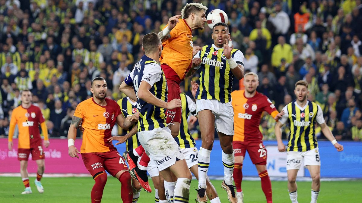 Soupeř Sparty v derby klopýtl