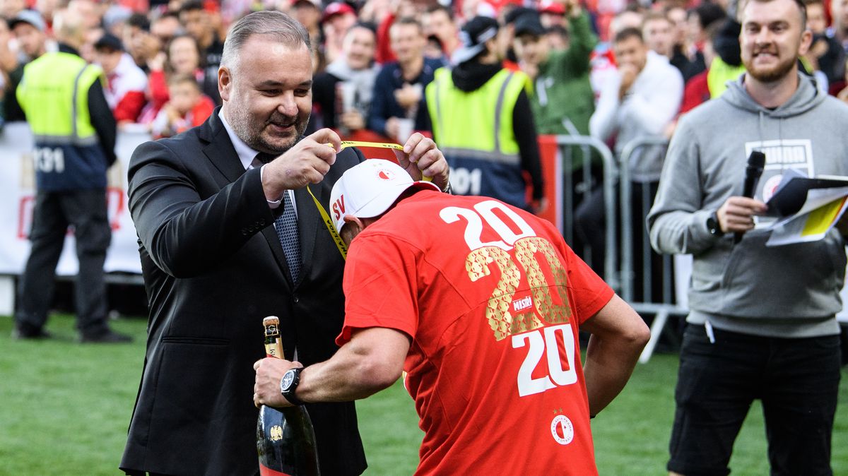 Z fotbalu je zimní sport, říká ředitel ligy. Pomohly by trávníky za miliony