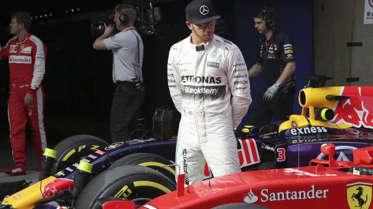 Hamilton do Ferrari? Je to masakr a jeden z největších momentů v historii F1, říká expert