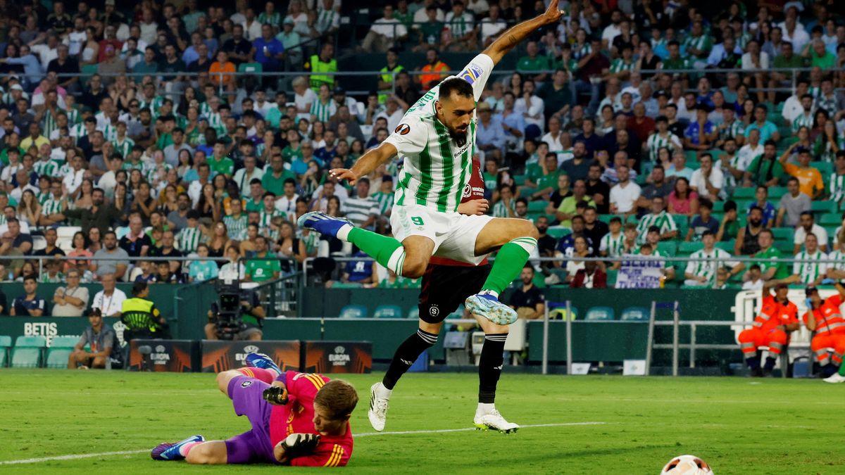 Konkurence pro Schicka. Leverkusen posílil španělský útočník Iglesias