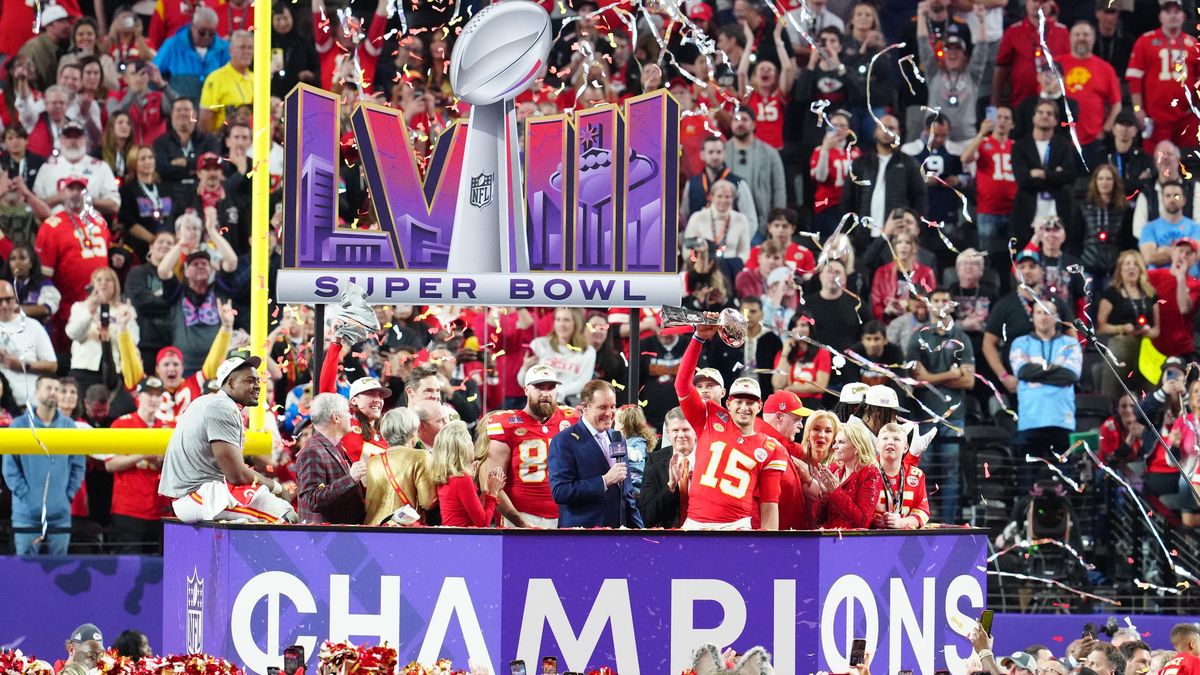 Kansas City Chiefs obhájili titul v NFL. San Francisco porazili v Super Bowlu po prodloužení