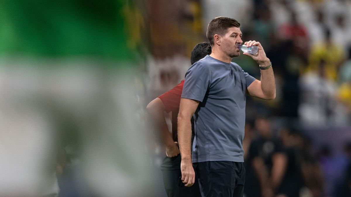 Trenér Gerrard po Hendersonově odchodu prodloužil v al-Ittifáku smlouvu