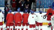 Rozbruslení před zápasem s Dánskem bylo dobrovolné, na led vyjelo 12 hráčů