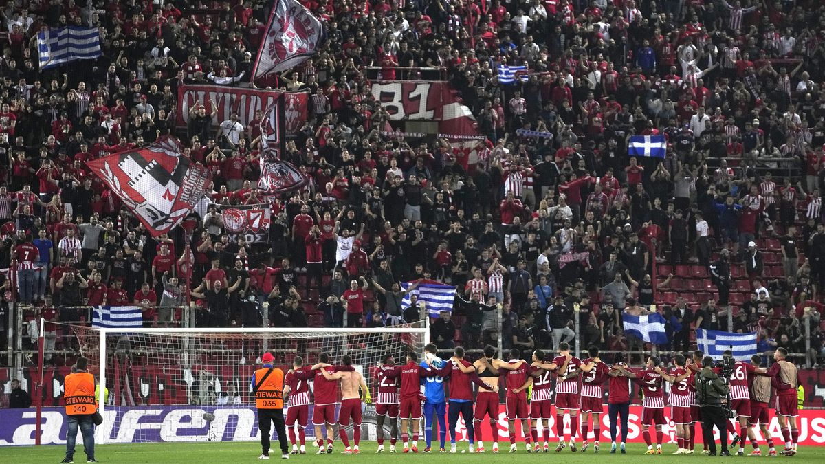 Olympiakos na úvod čtvrtfinále Konferenční ligy zdolal Fenerbahce
