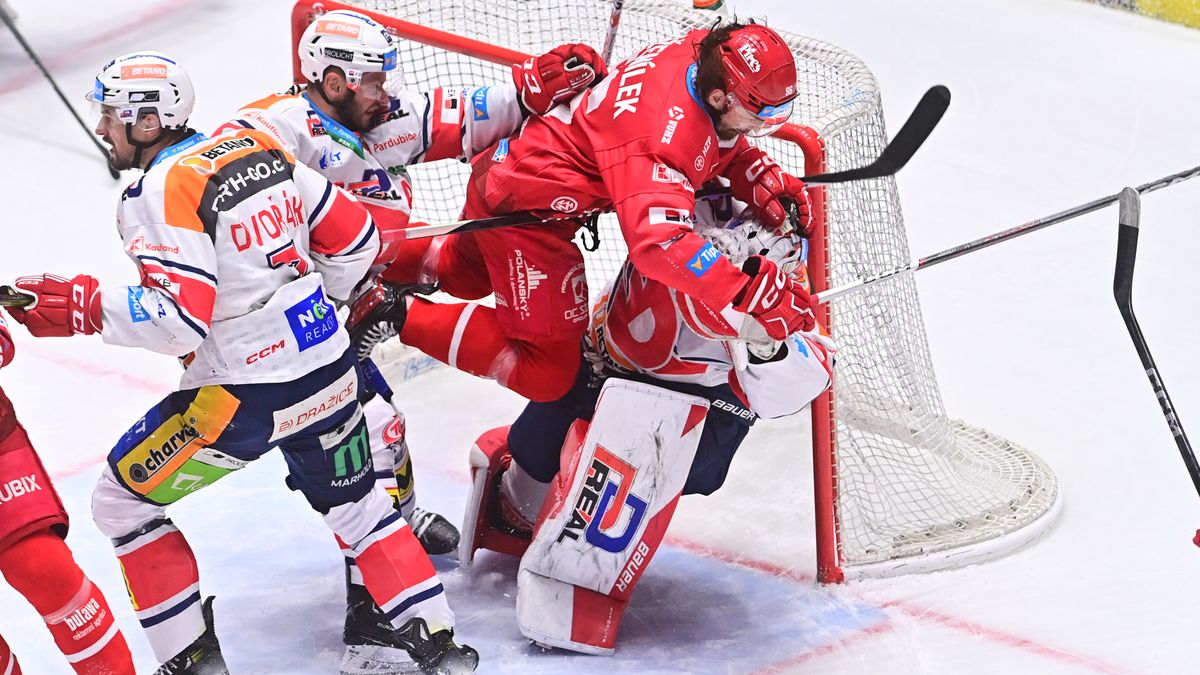 ZAOSTŘENO NA PLAY OFF: Třinec to nikdy nevzdá, reaguje Šlégr na Radilova slova o ruce pomáhající Ocelářům