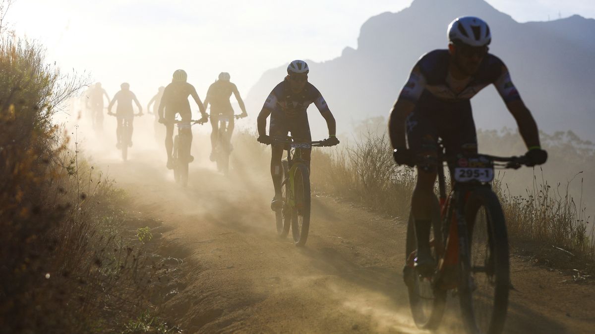 Češi udrželi elitní desítku, Cape Epic ovládl bývalý parťák Kulhavého