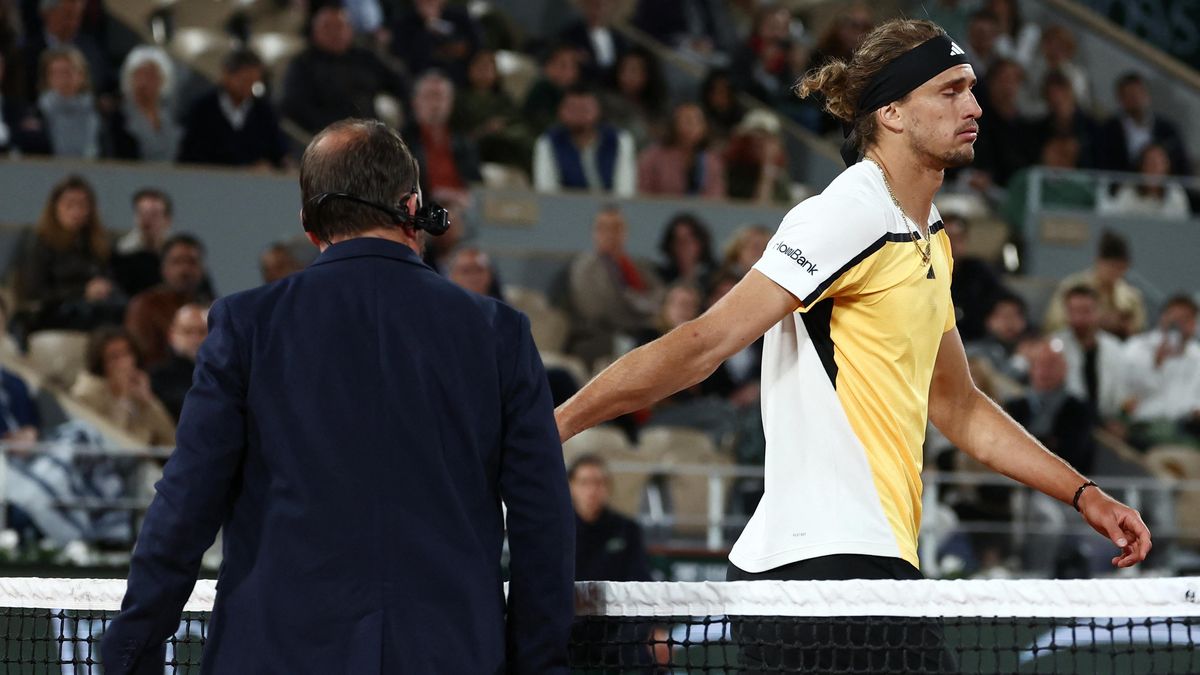 Zverevův podvod na French Open. Lež odhalily kamery, fanoušci mu spílají
