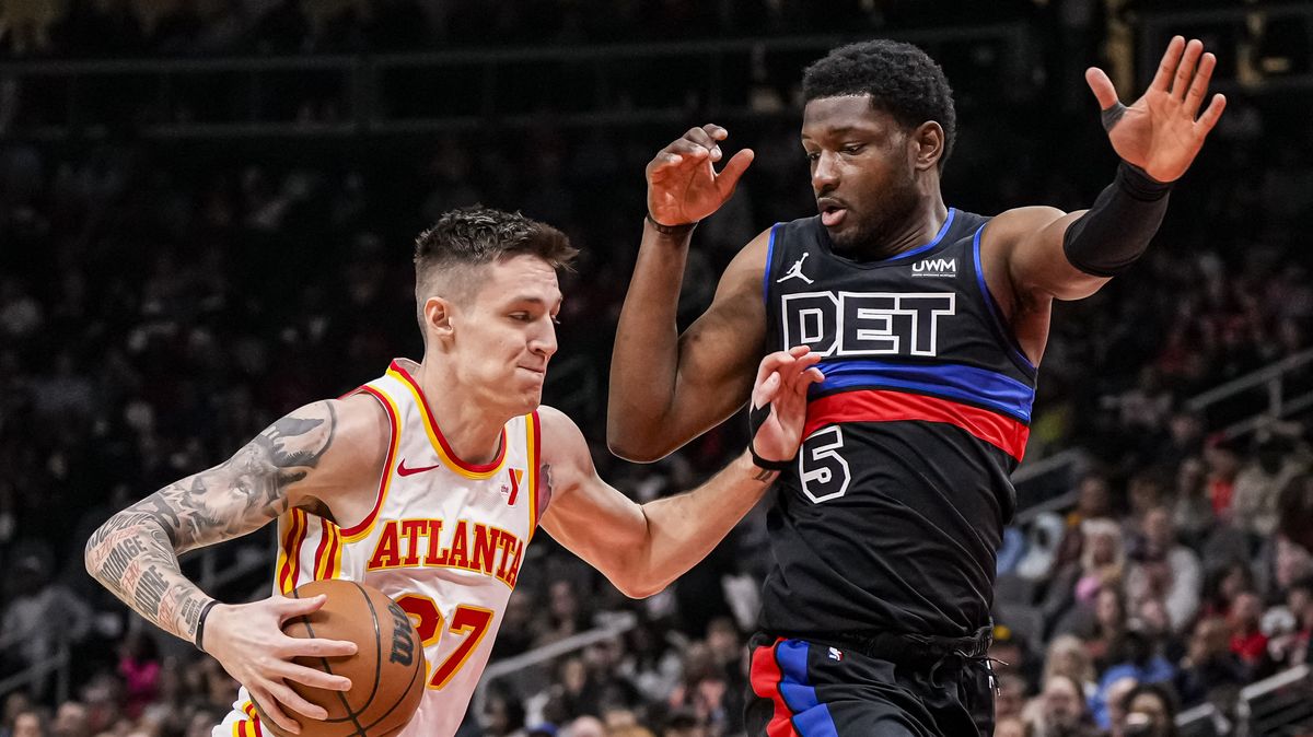 Basketbalisté Atlanty porazili Detroit a zajistili si předkolo play off. Krejčí zaznamenal čtyři body
