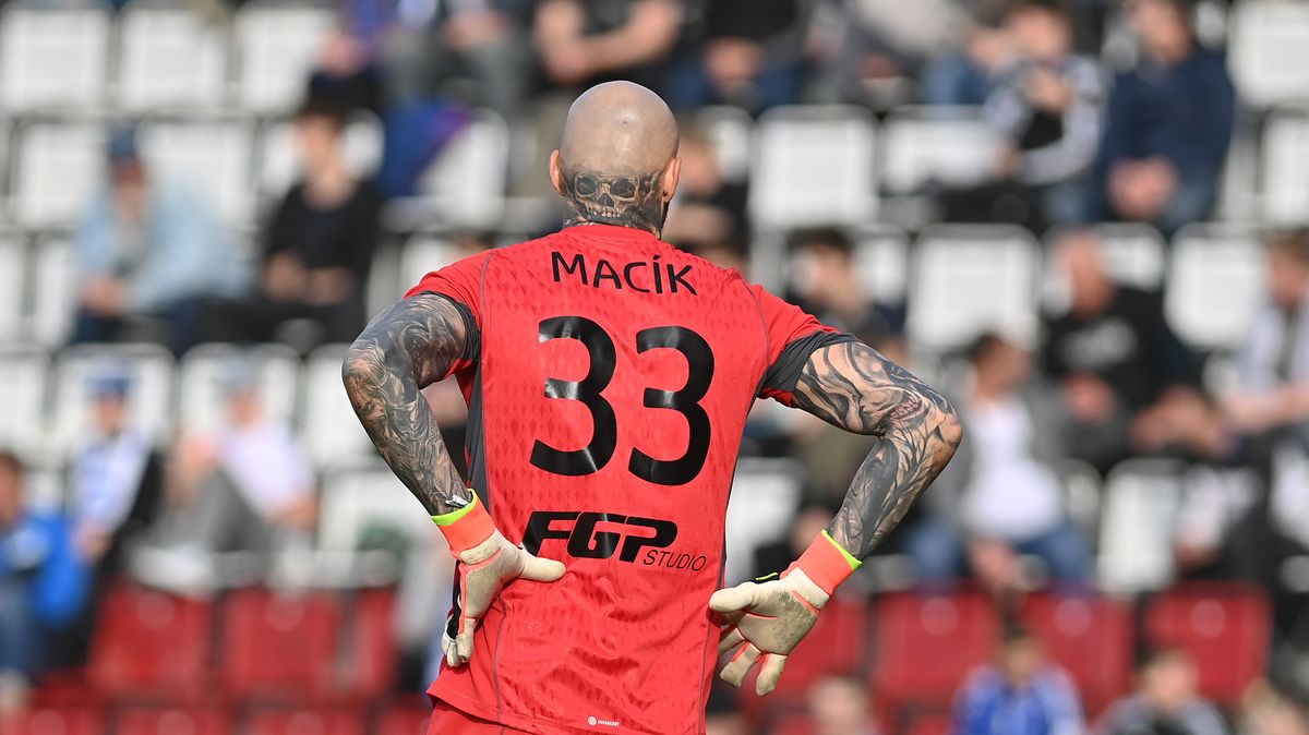 Sigmě se nedaří. Atmosféra okolo klubu houstne. Fanoušci žádají hlavy, vedení zase klid na práci