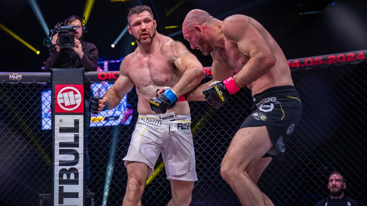 Adrenalin v kleci. Čech vystřelil tvrdé KO, řádili i bouřliváci. Zranění rozhodčího