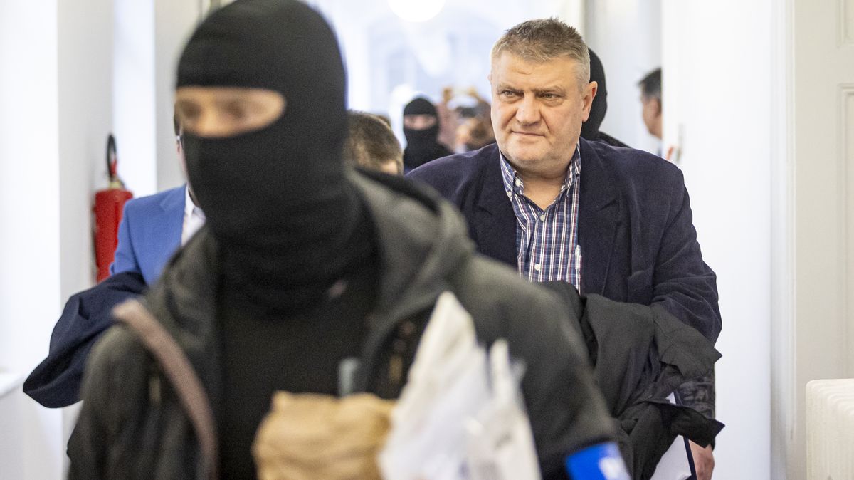 Kaderka i Flégl z kauzy tenisových dotací zůstávají ve vazbě