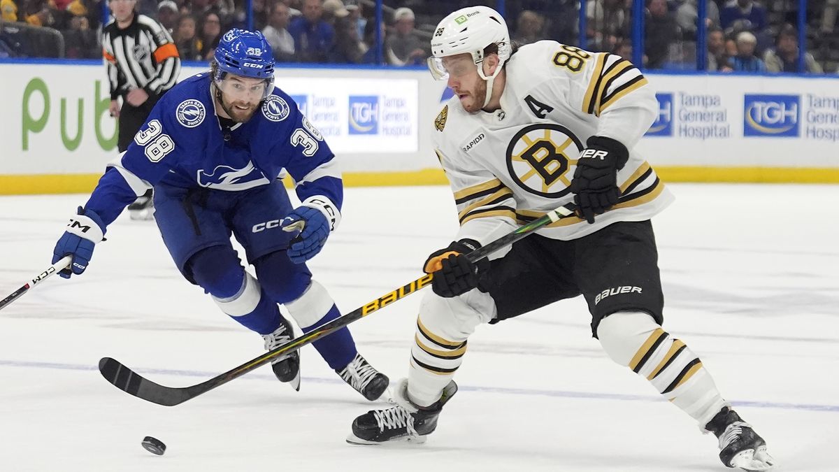 Pastrňák vyšel naprázdno, Zacha má asistenci. Boston prohrál v Tampě