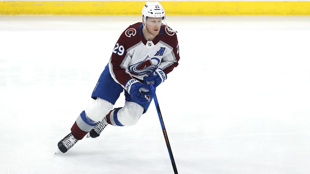 Nejužitečnějším hráčem NHL bude obhájce McDavid, Kučerov, nebo MacKinnon