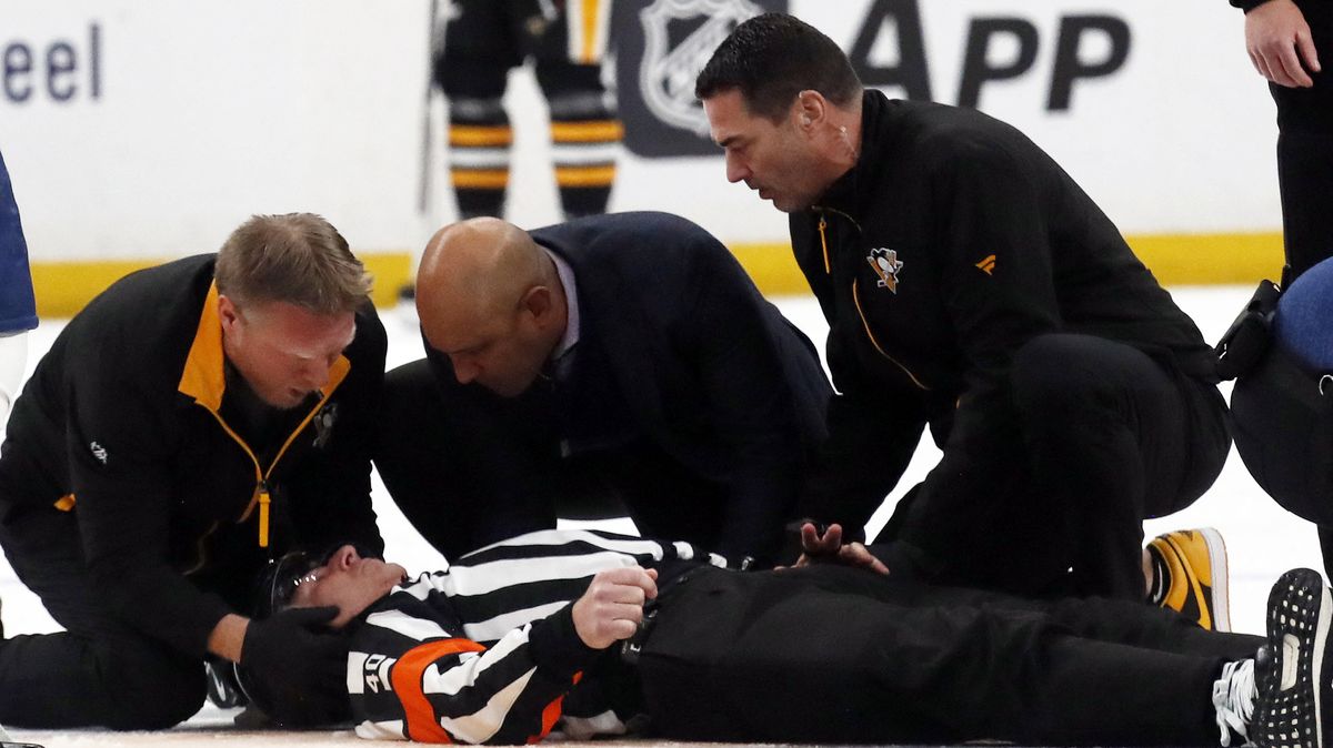 Rána do hlavy a sudí v bezvědomí. V Pittsburghu se odehrávaly mrazivé scény