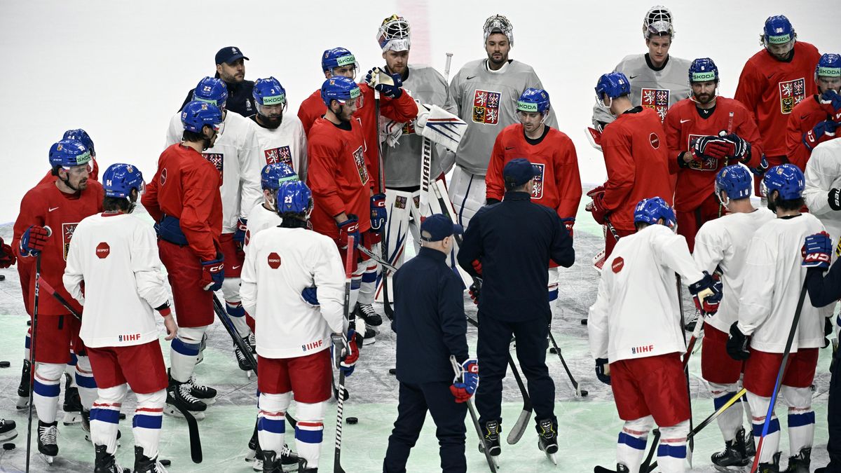 Žádné flákání, čeští hokejisté už dopoledne dřeli na tréninku. Na Flekovi pracují doktoři