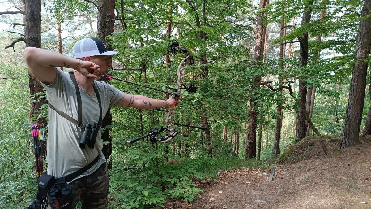 Trénoval ho Koubek či Škorpil, teď září jako Robin Hood. Mistr s Libercem boduje v lukostřelbě